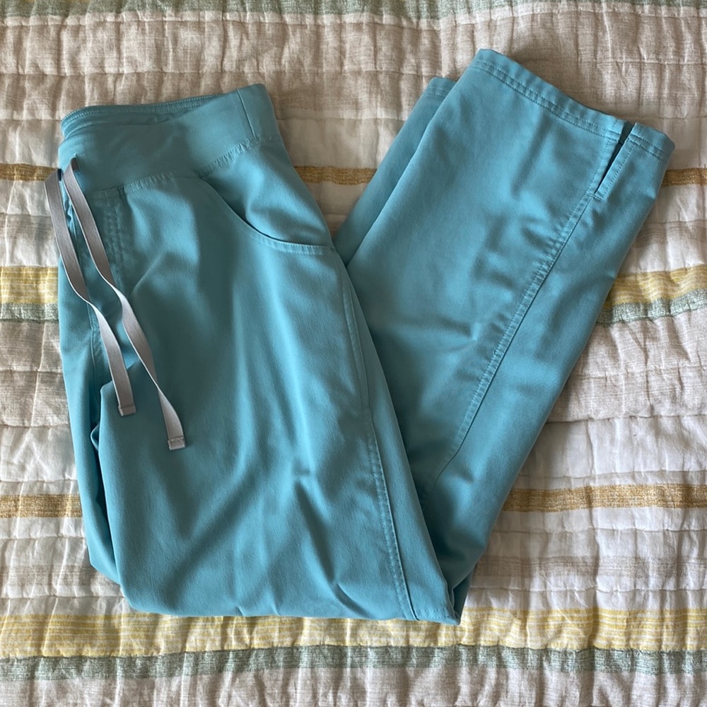 RARE small/petite Kade cargo sea glass colored fig scrub pants